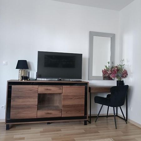 Apartament Paderewskiego 1 Zielonka  Buitenkant foto